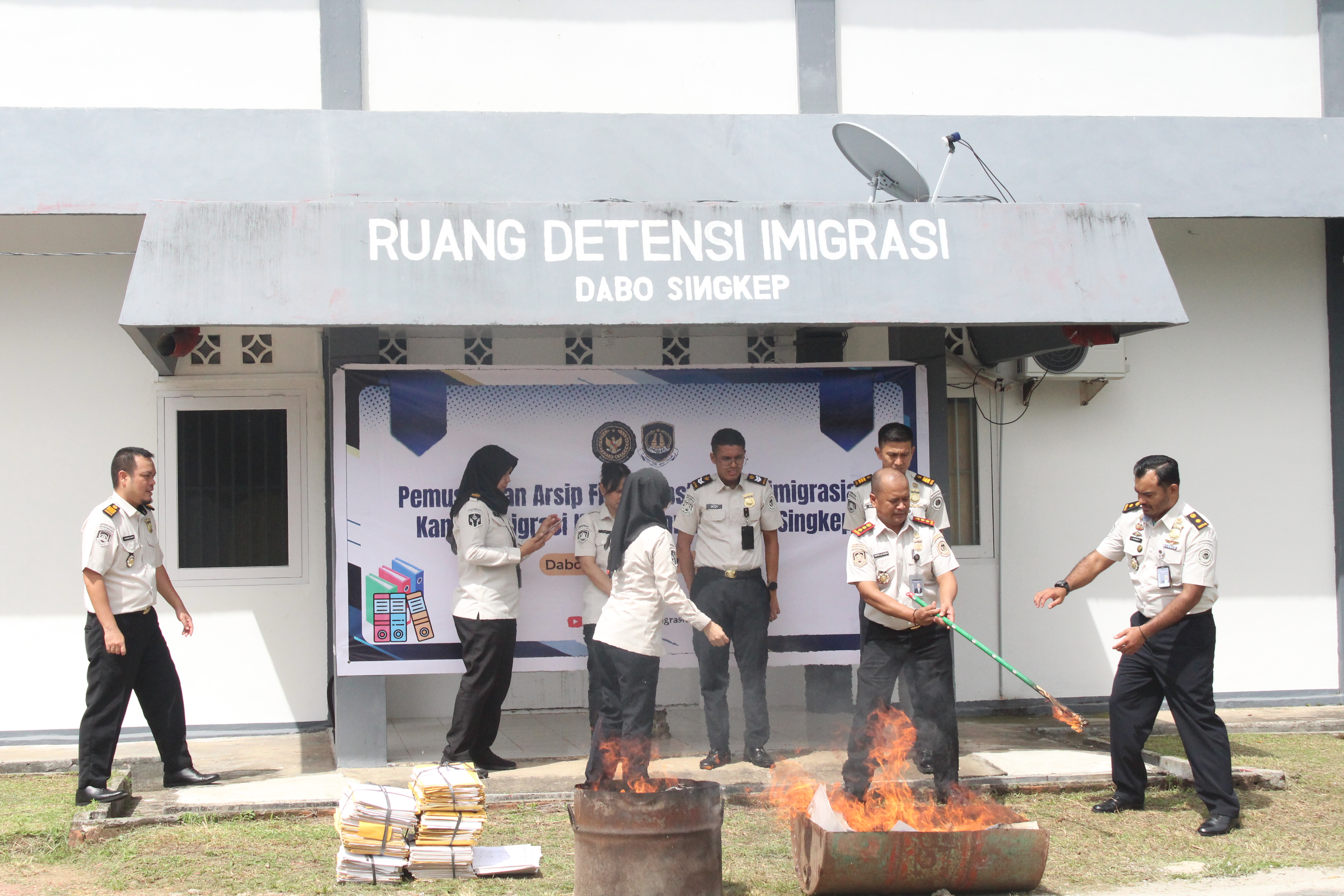 Kantor Imigrasi Dabo Singkep Musnahkan 1.055 Arsip Fisik Keimigrasian Tahun 2019–2020