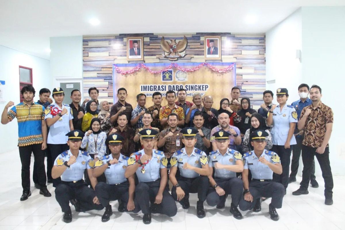 Delapan taruna Poltekim menyelesaikan program Latjapura di Kantor Imigrasi Dabo Singkep, kembali ke kampus untuk melanjutkan perkuliahan
